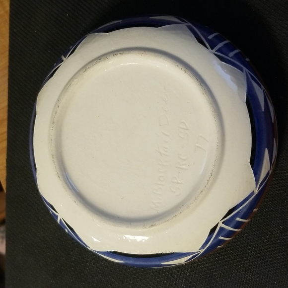 Sioux pottery bowl signed Artist Marie Blacktail Deer 1977 - Picture 3 of 5